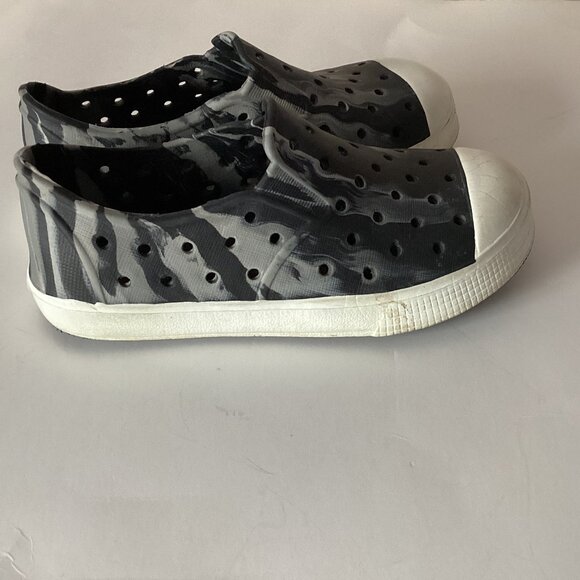 Kids Crocs Water Shoes Size 10 Gray Black Children's Slip-on Sneakers Unisex - Picture 1 of 7